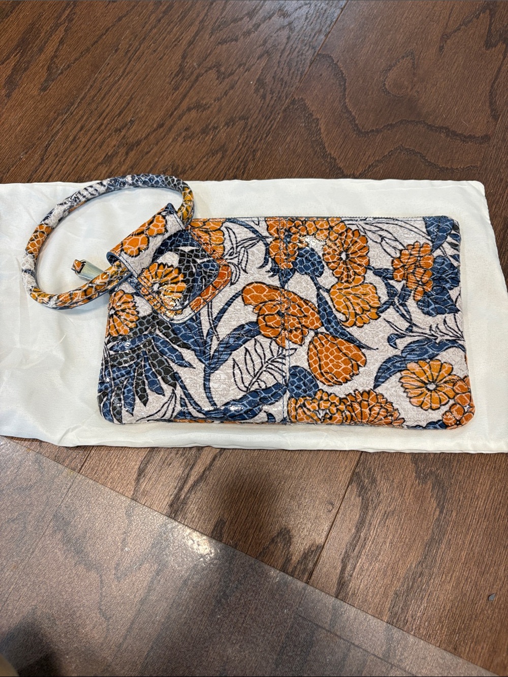 Hobo Sable Wristlet Orange Blossom new